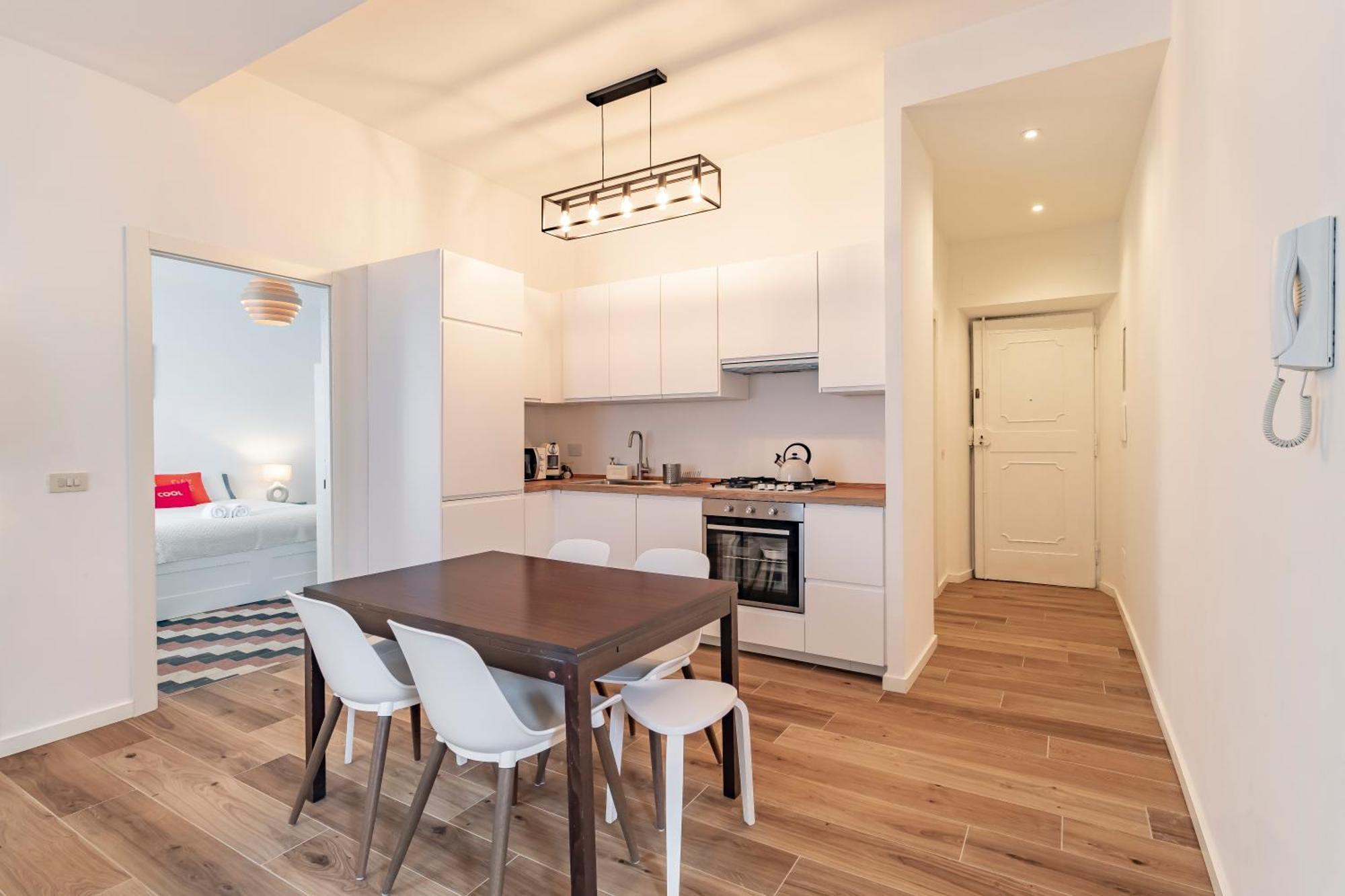 Apartamento Domus Ana- Modern Elegance, Steps Away From The Colosseum And The Historic Center Roma